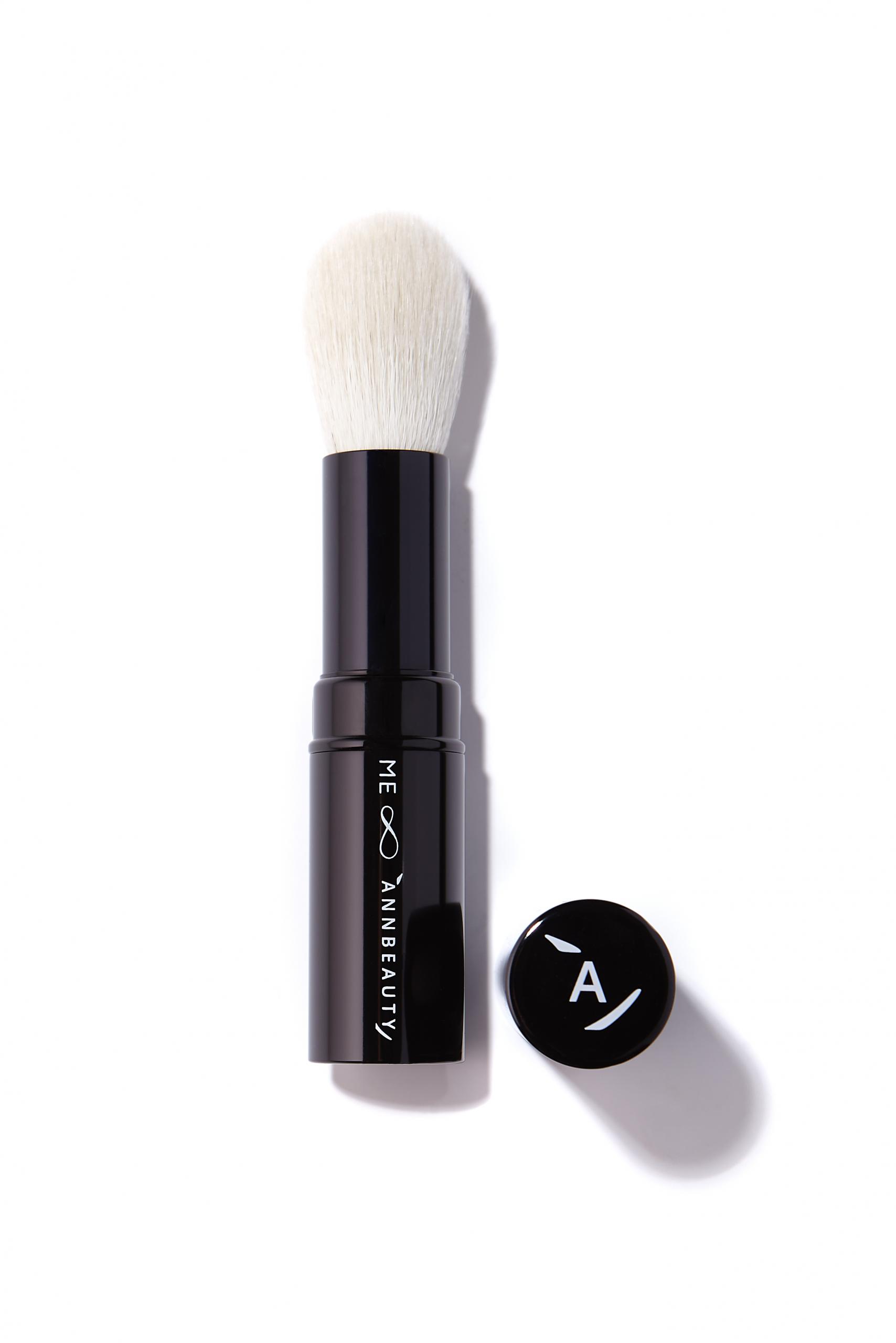 Кисть для путешествий Annbeauty With Me в открытом виде