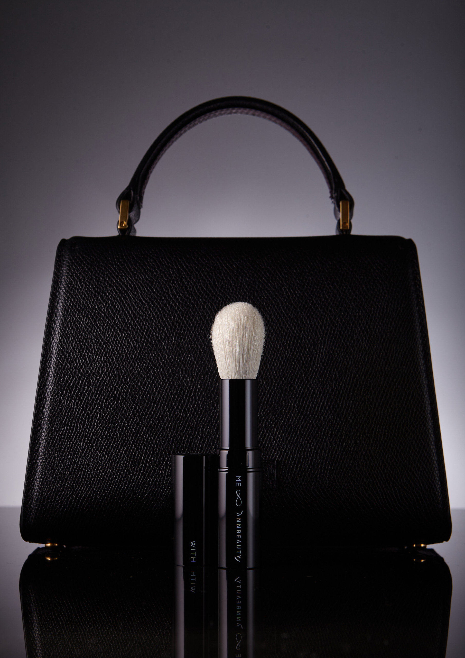 Кисть для сумочки Annbeauty With Me фото с сумочкой