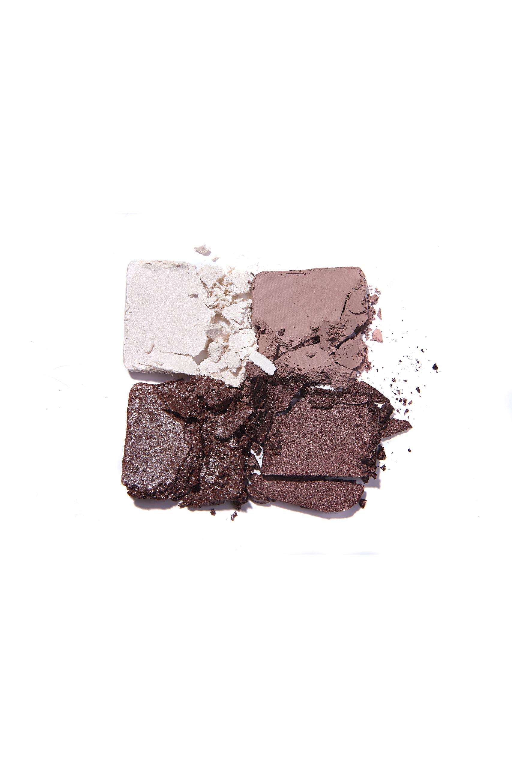 Разбились тени для век Annbeauty For HIM