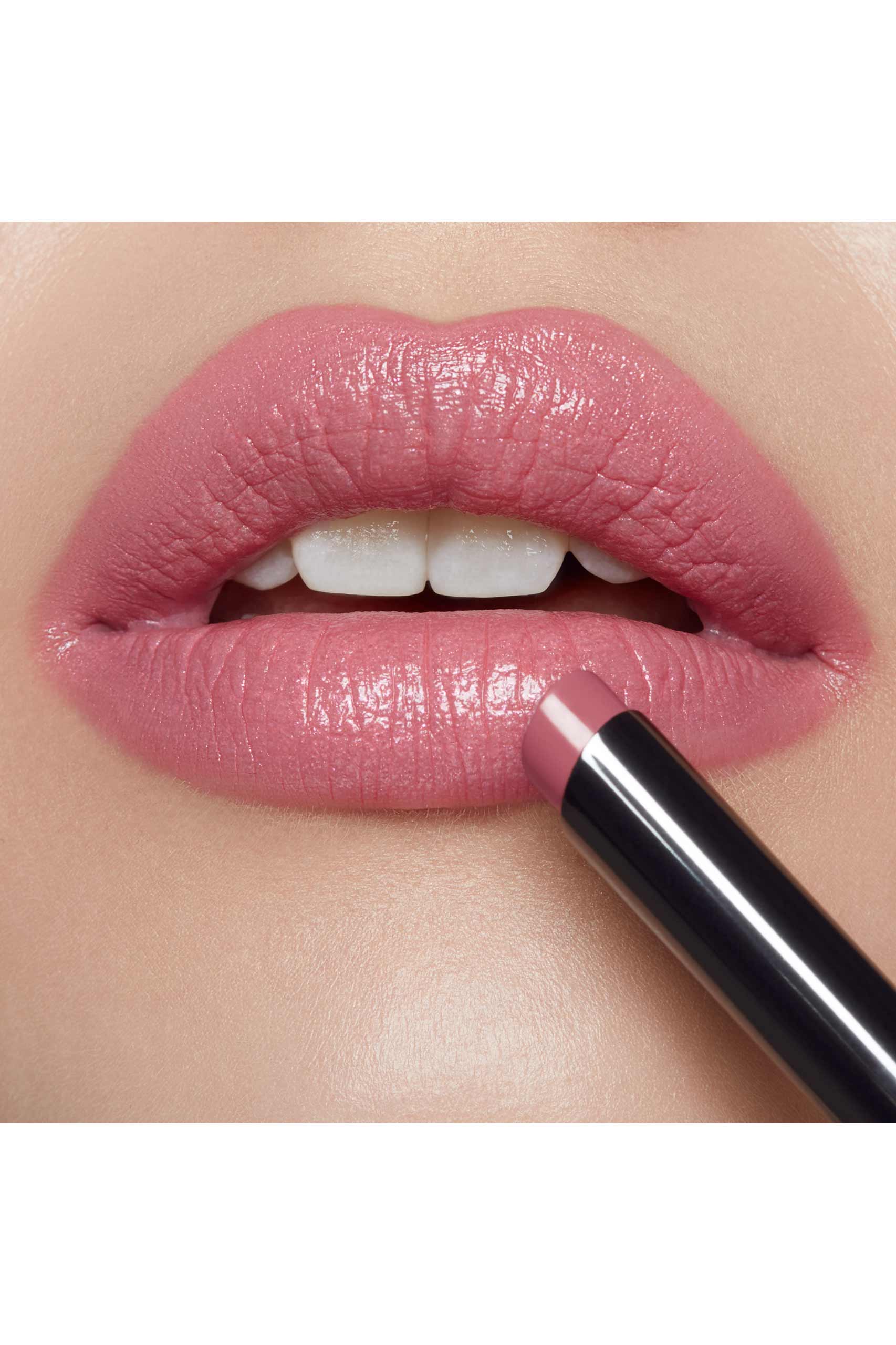 Фото помады Annbeauty YOUR LIPS 007 Party Time на губах